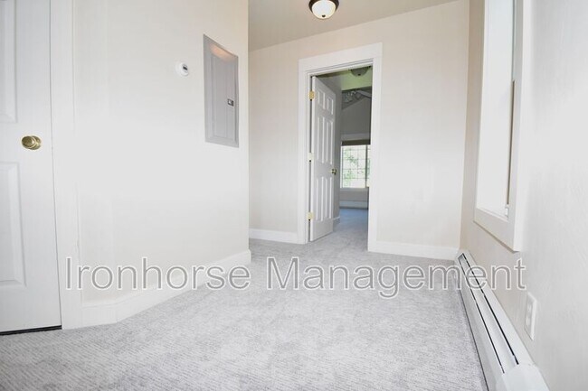 Building Photo - 623 Westgate Ave