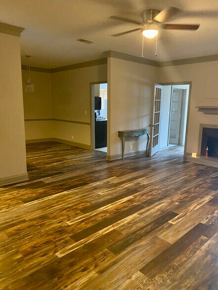 Living & Dining Rooms - 5455 Chemin de Vie