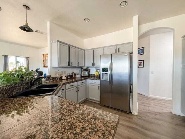 Building Photo - Beautiful Yucca Mesa Home