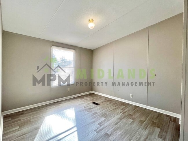 Building Photo - 323 Tabor Dr