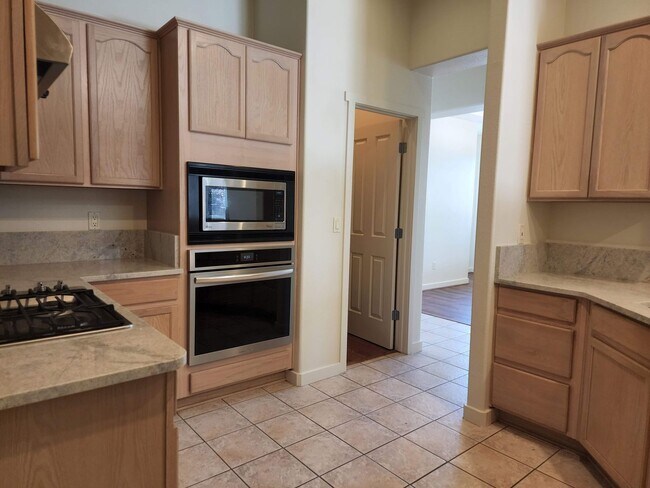 Building Photo - Adorable home in Kiley Ranch (Single Story)