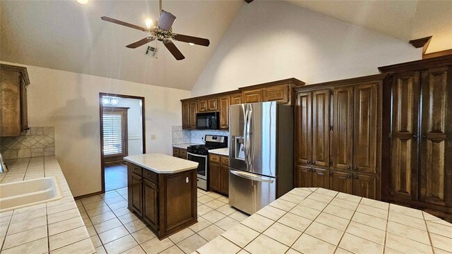 Building Photo - 1225 NW 198th St