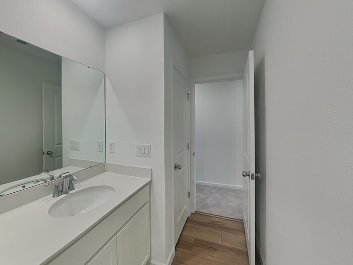 Building Photo - 622 Holly Lks Dr