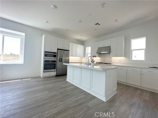 Building Photo - 322 Tank