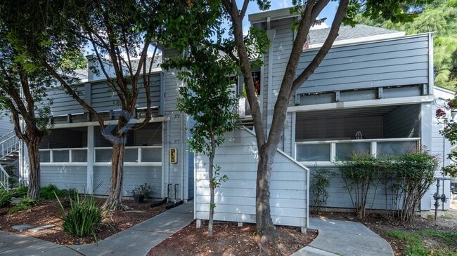 Building Photo - 379 Shadow Run Dr