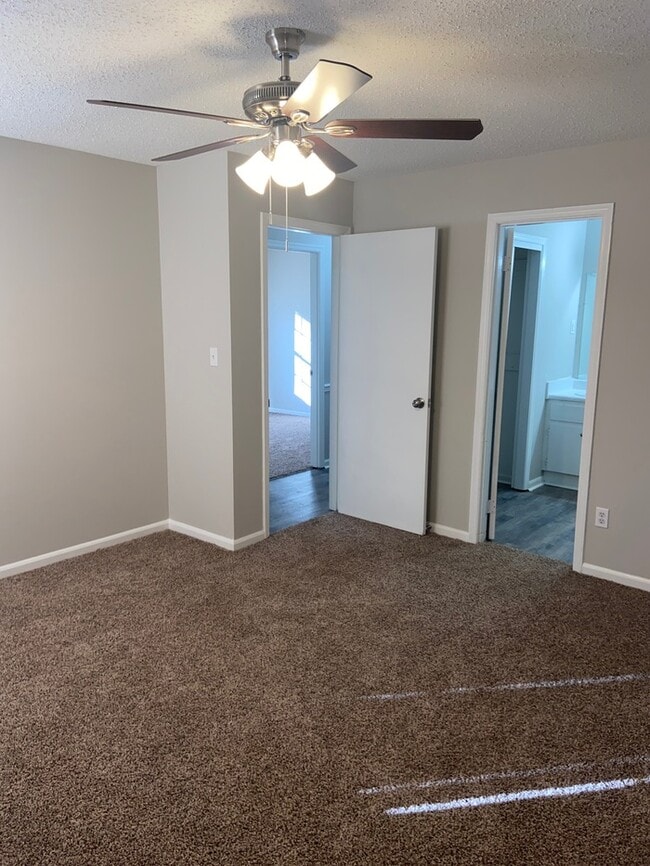 Building Photo - 600 20th Ct NE Center Point, AL 35215