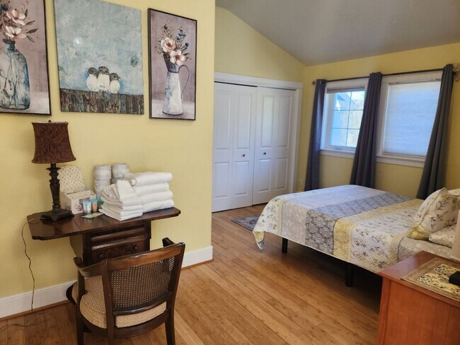 Building Photo - Studio Apartment on 27 Acre Estate | Available Now