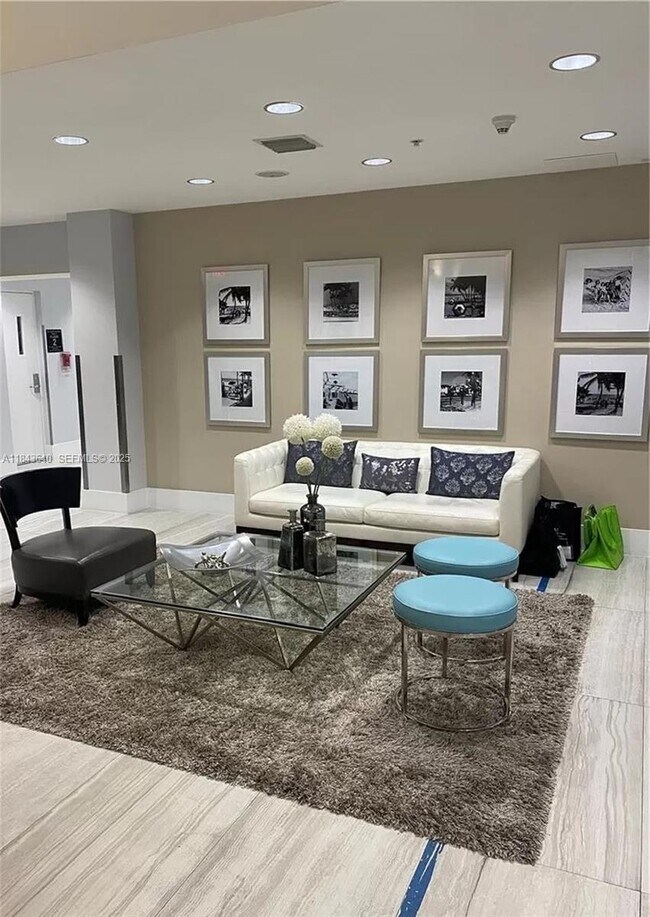 Building Photo - 1861 NW S River Dr