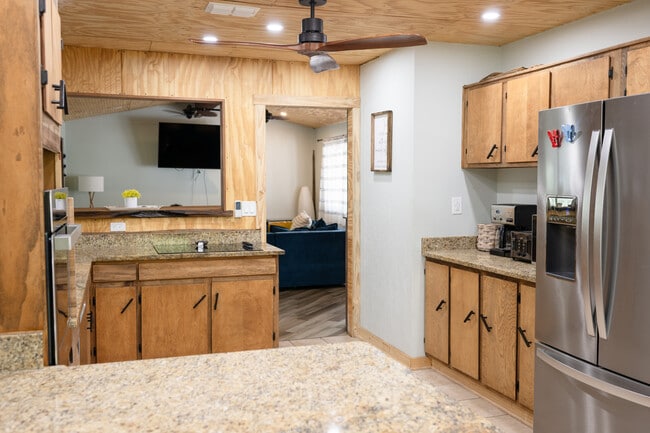 Building Photo - 105 21st Ave