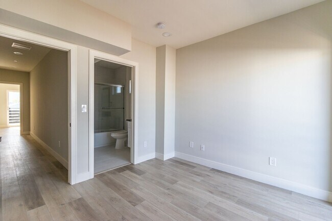 Building Photo - 5134 Riverton Ave