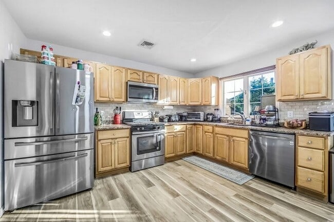 Building Photo - 386A Park Ave