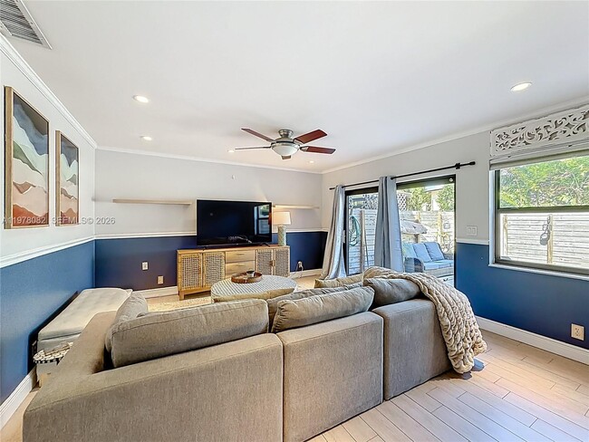 Building Photo - 2128 NE 9th Ave