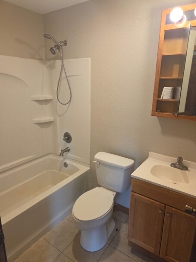 Building Photo - 215 W Valleyview Dr