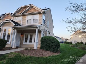 Building Photo - 15258 Crossing Gate Dr
