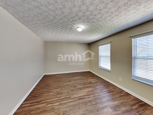 Building Photo - 5525 Village Grove Ln