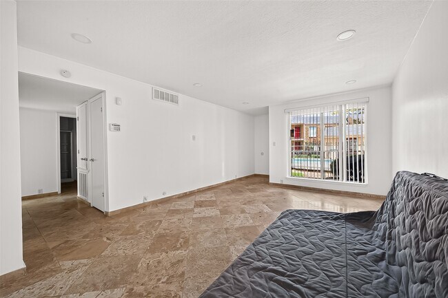 Building Photo - 3303 W Greenridge Dr