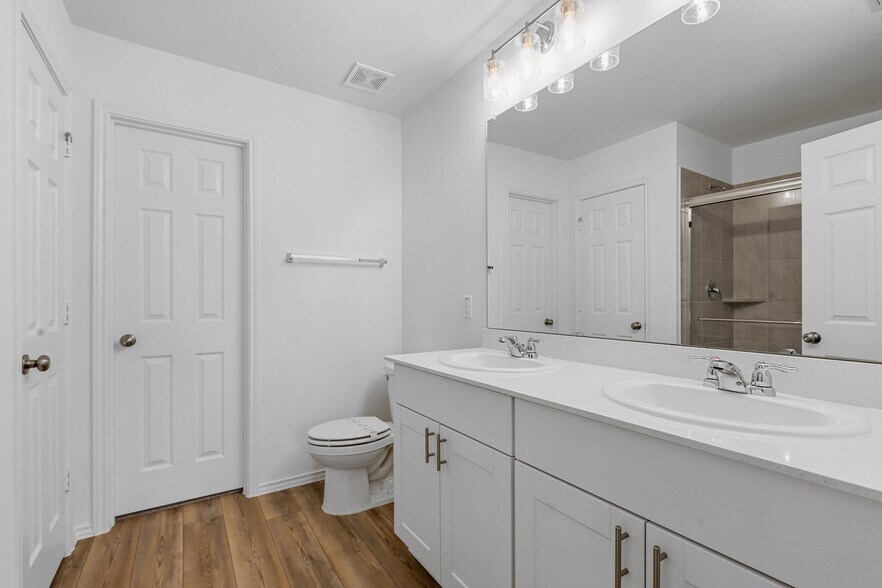 Building Photo - 4433 Benham Dr