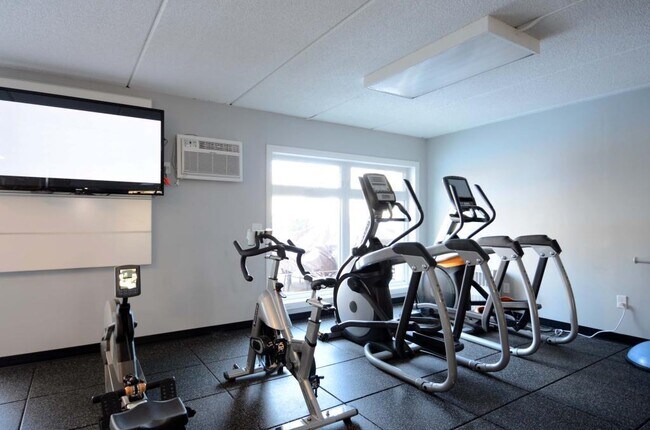 Building Photo - 4820 Park Commons Dr