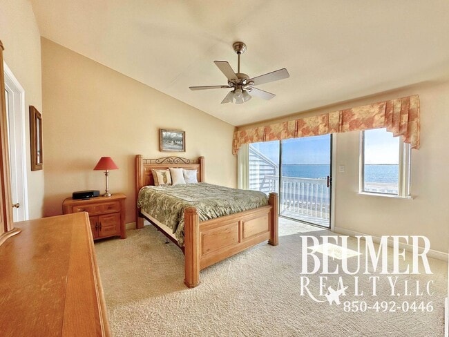 Building Photo - Move-In Ready Intercoastal Waterfront Townhome Steps to the water