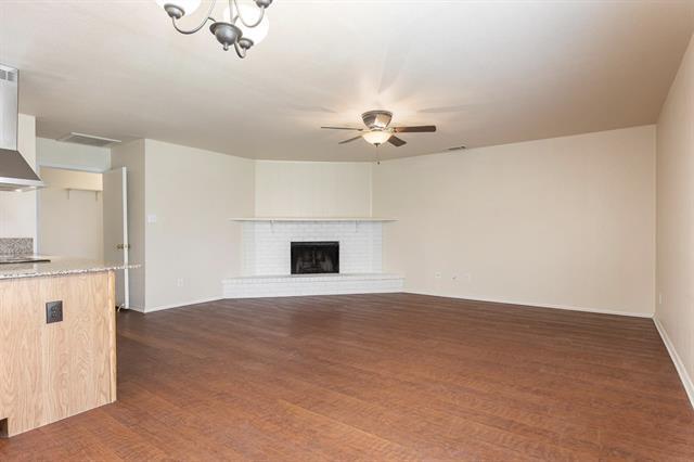 Building Photo - 504 Woodcrest Way