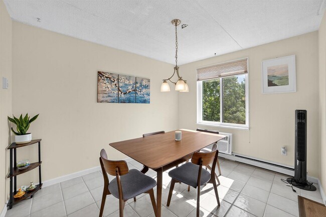 Building Photo - 130 Colonial Pkwy