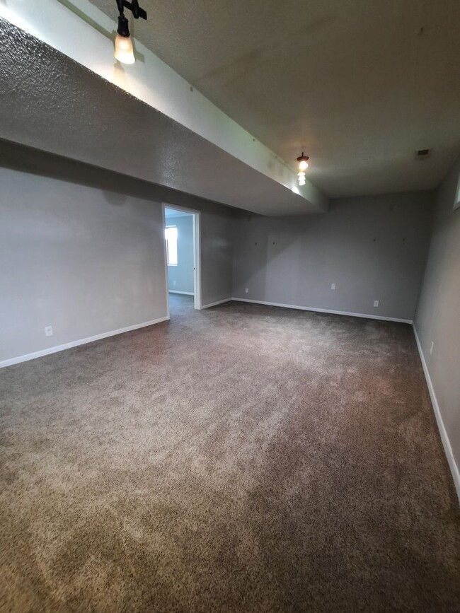 Building Photo - 4 BED | 2 BATH | HOME | RAPID VALLEY