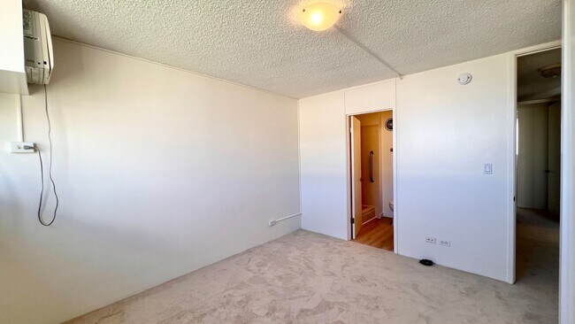 Building Photo - AVAILABLE NOW! 2-Bedroom, 2-Bath Corner Un...