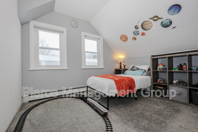 Building Photo - 395 Critchett Rd