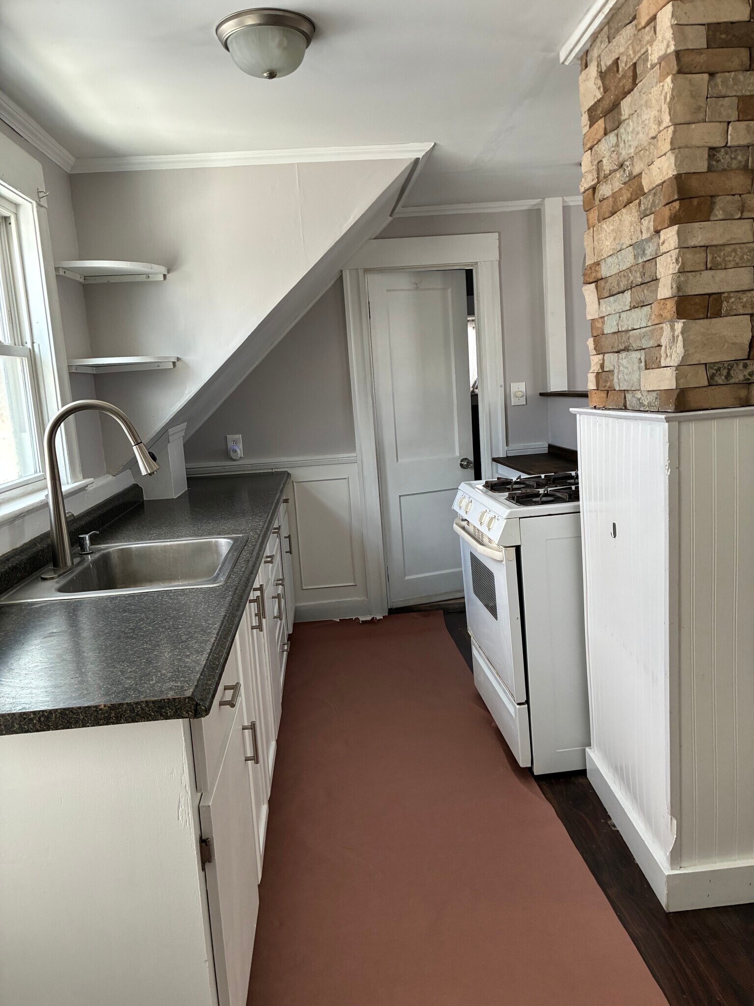 Building Photo - 42 S Central St