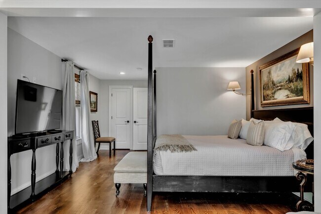 Building Photo - 75 Green Hill Rd