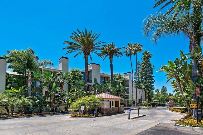 Building Photo - 5545 Canoga Ave