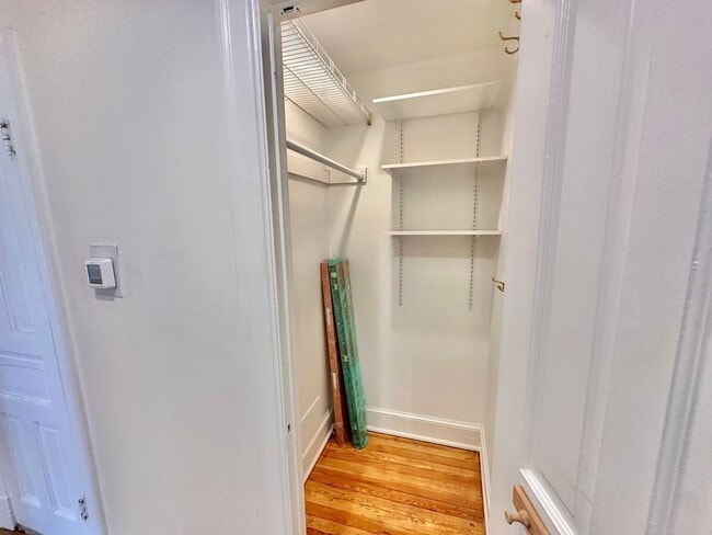 Building Photo - Historic Georgetown Sunny 2 Bedroom 1.5 Ba...