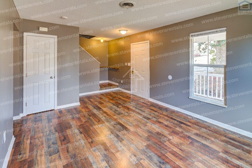 Building Photo - 800 Knoxville College Dr