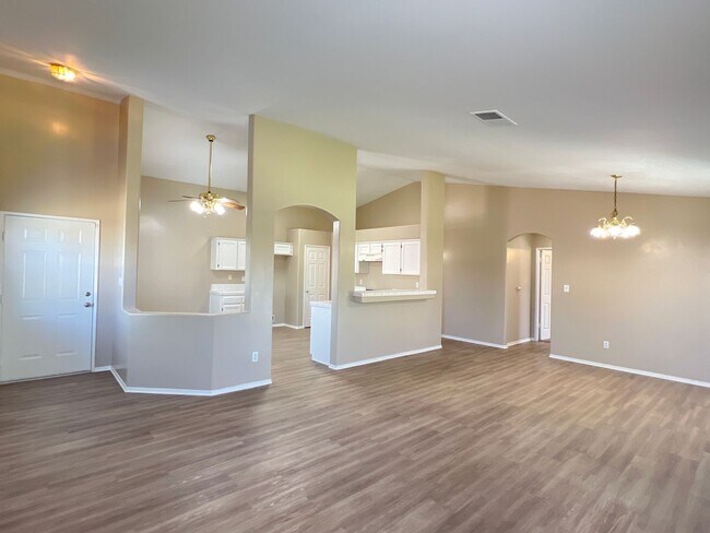 Building Photo - Northwest Bakersfield