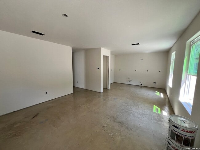 Building Photo - 494 Valley View St