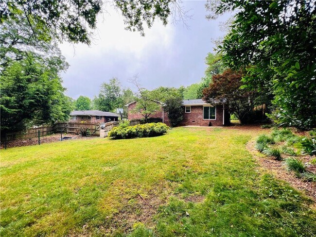 Building Photo - 2544 Mountain View School Rd NE