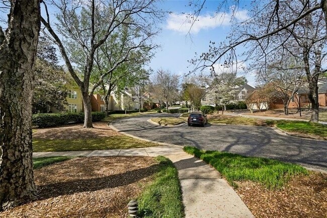 Building Photo - 11 Paces W Dr NW