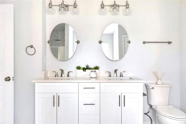 Building Photo - 56 Holly Rd NW