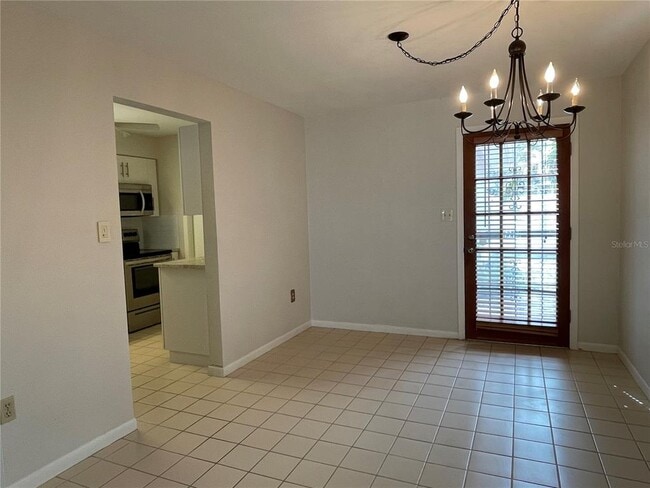 Building Photo - 126 18th Ave NE