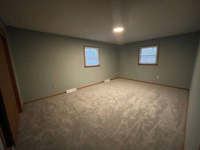 Building Photo - 1305 E Scovill St