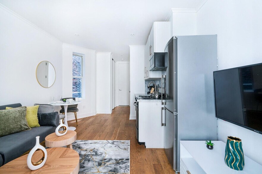 Building Photo - 45 E 33rd St