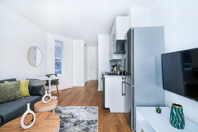 Building Photo - 45 E 33rd St