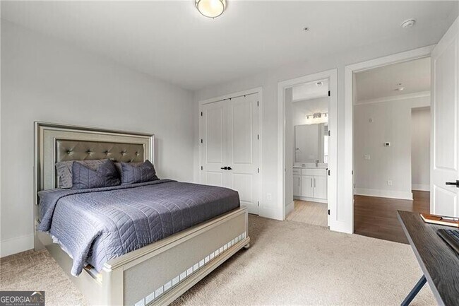 Building Photo - 6890 Peachtree Dunwoody Rd