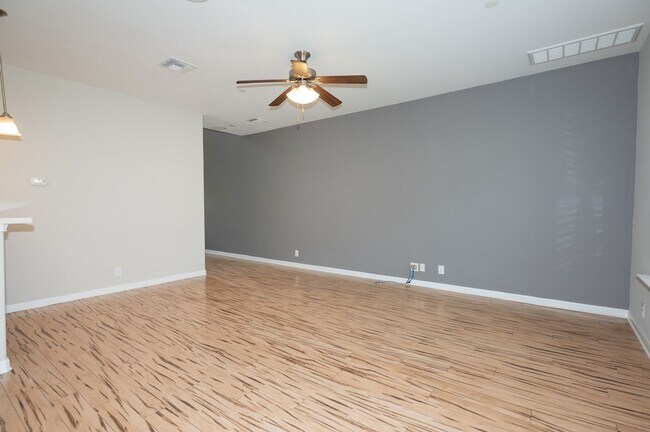 Building Photo - 1620 Bryant Dr