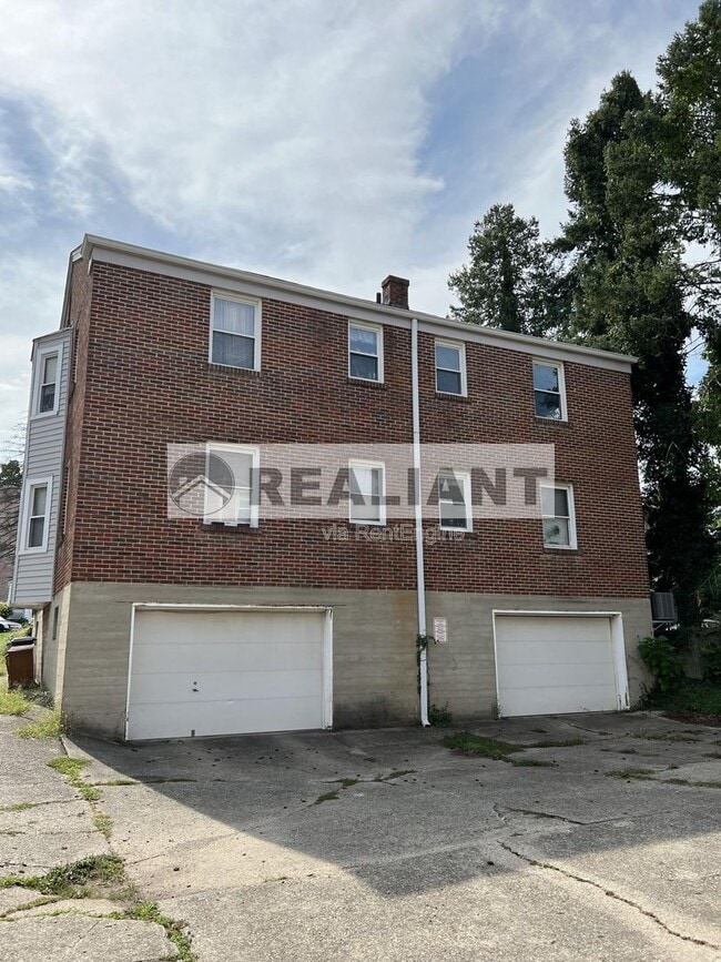 Building Photo - 2214 Memorial Pkwy
