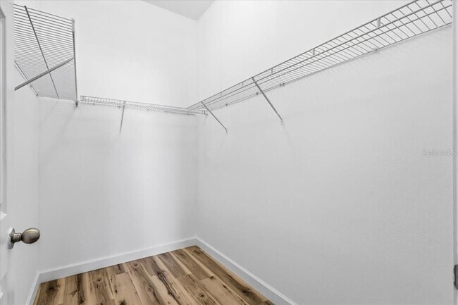 Building Photo - 605 Golden Lake Loop