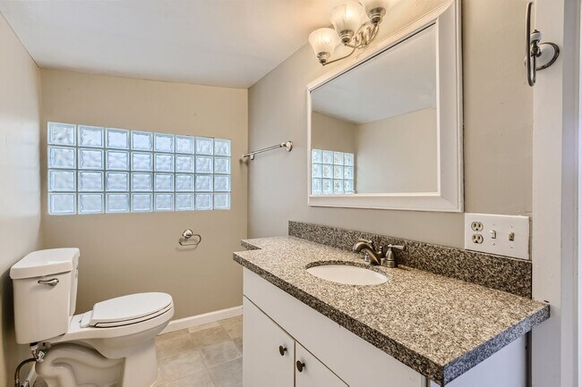 Interior Photo - 2312 E Denny Way