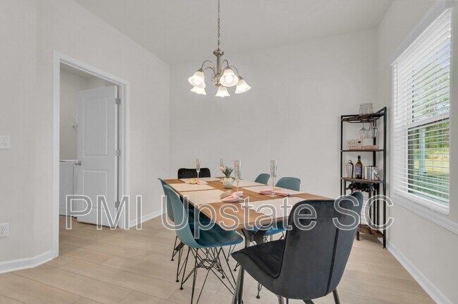 Building Photo - 1110 Silverbend Trl