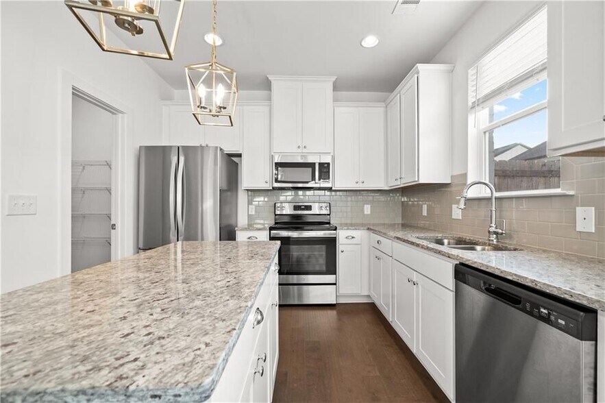 Building Photo - 124 Auburn Wds Dr