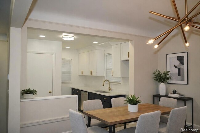 Building Photo - 7241 Outer Dr W